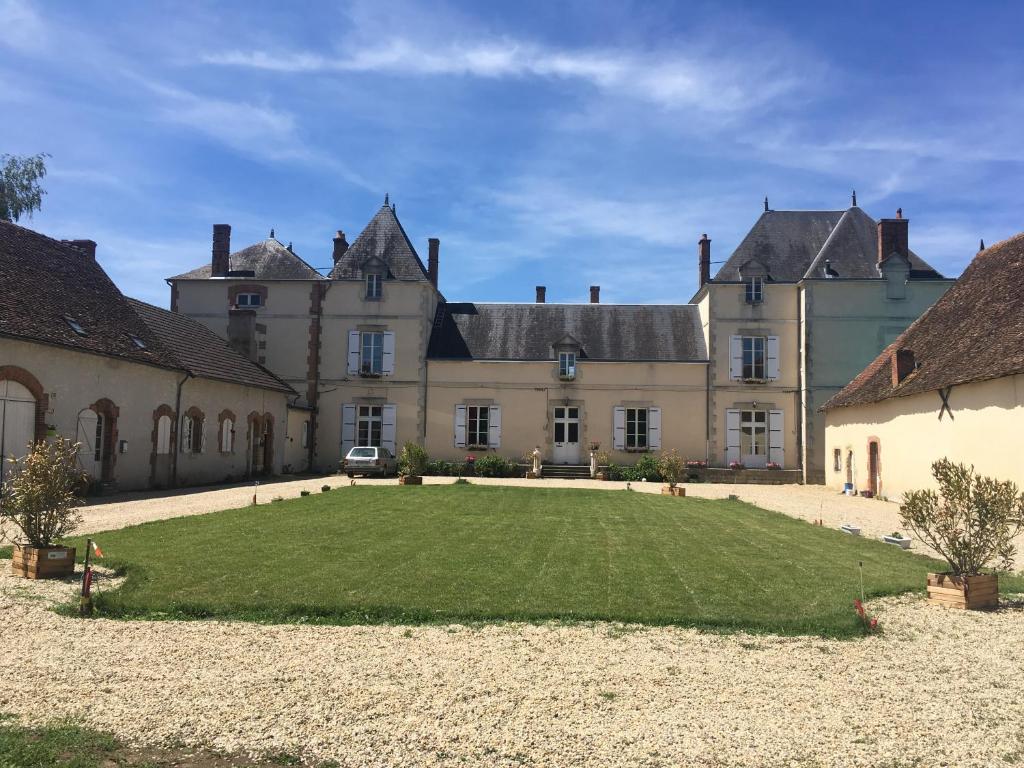 B&B / Chambre d'hôtes CHATEAU DE CHAVANNES CHATEAU DE CHAVANNES, 58240 Tresnay