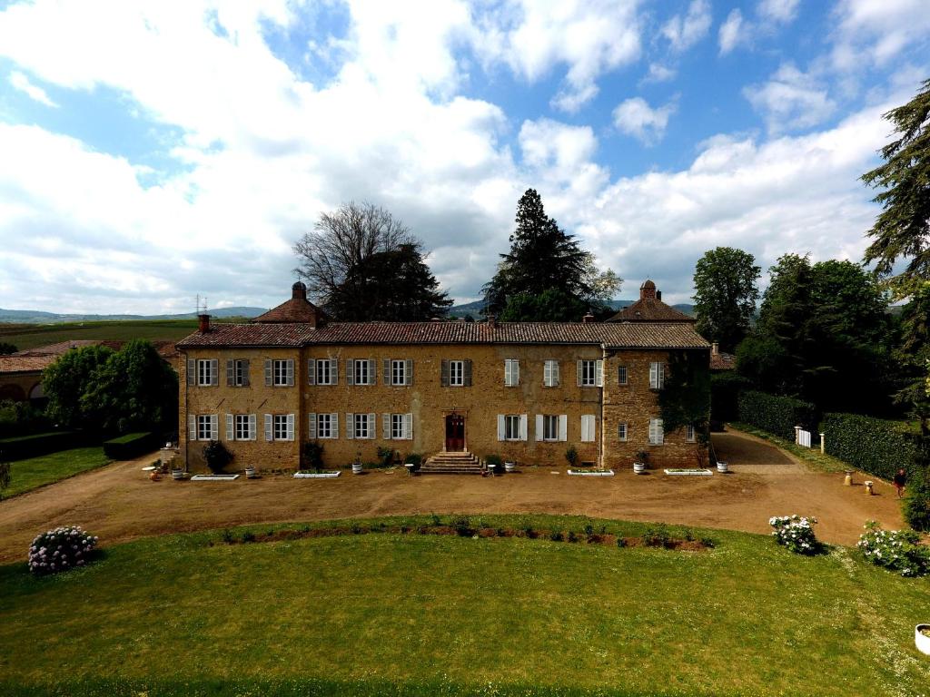 Maisons de vacances Château de Colombier 291 route de Colombier, 69640 Saint-Julien