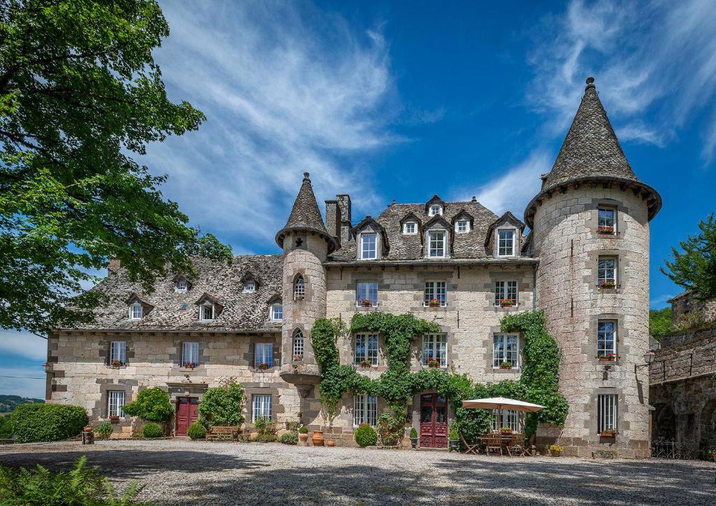 B&B / Chambre d'hôtes Chateau De Courbelimagne, Raulhac Courbelimagne, 15800 Raulhac