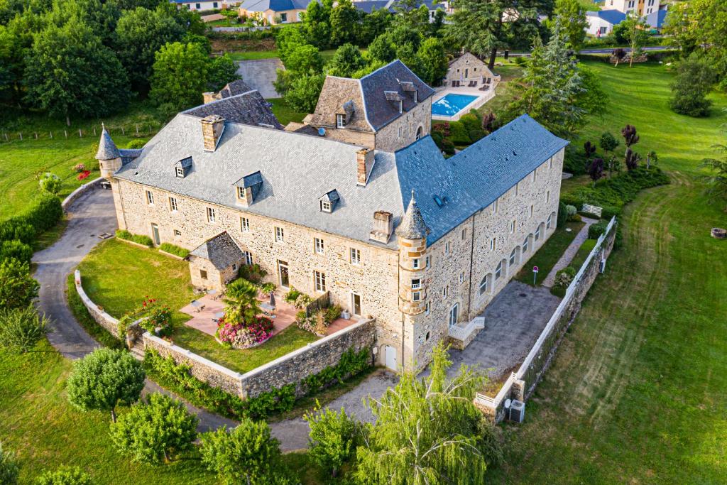 Hôtel Château de la Falque, The Originals Relais (Relais du Silence) Route des Monts d'Aubrac, 12130 Saint-Geniez-dʼOlt