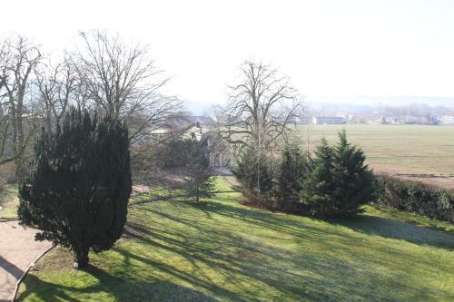 B&B / Chambre d'hôtes Château de la Folie Route de la Folie Trie-Château