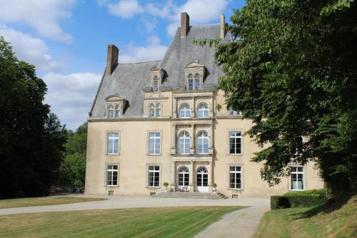 B&B / Chambre d'hôtes Chateau de la Lucazière La Lucaziere Mont-Saint-Jean