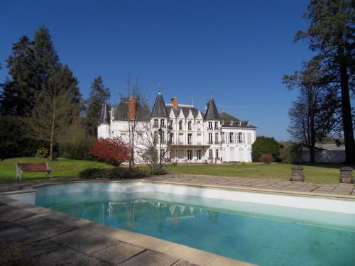 B&B / Chambre d'hôtes Château de la Motte Château de la Motte Noailly