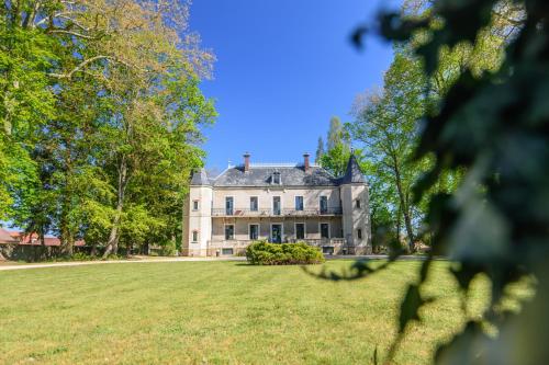 Château de la villeneuve Saint-Marcel france