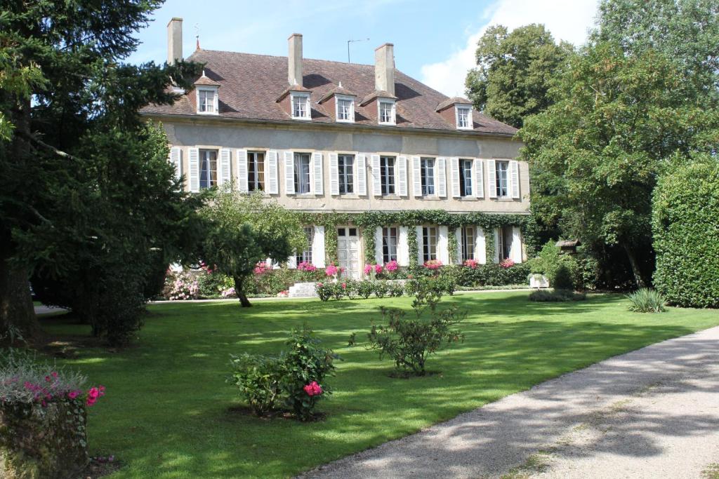 B&B / Chambre d'hôtes Chateau de Longeville Longeville, 03240 Deux-Chaises