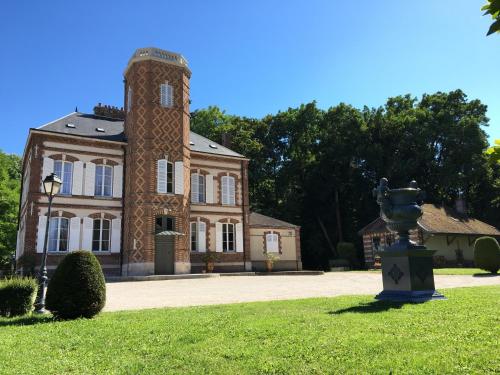 B&B / Chambre d'hôtes Château de Montabert 14 rue du Chateau Montaulin