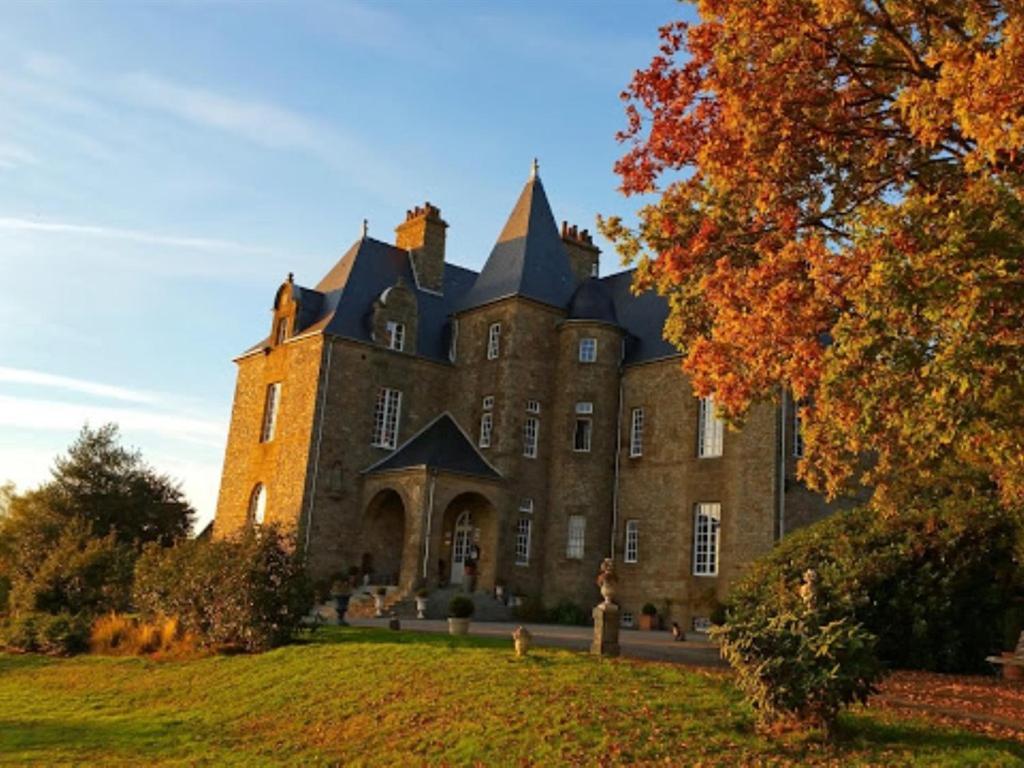 Maisons de vacances Château de Montbrault Château de Montbrault - Fleurigné, 35133 Fleurigné
