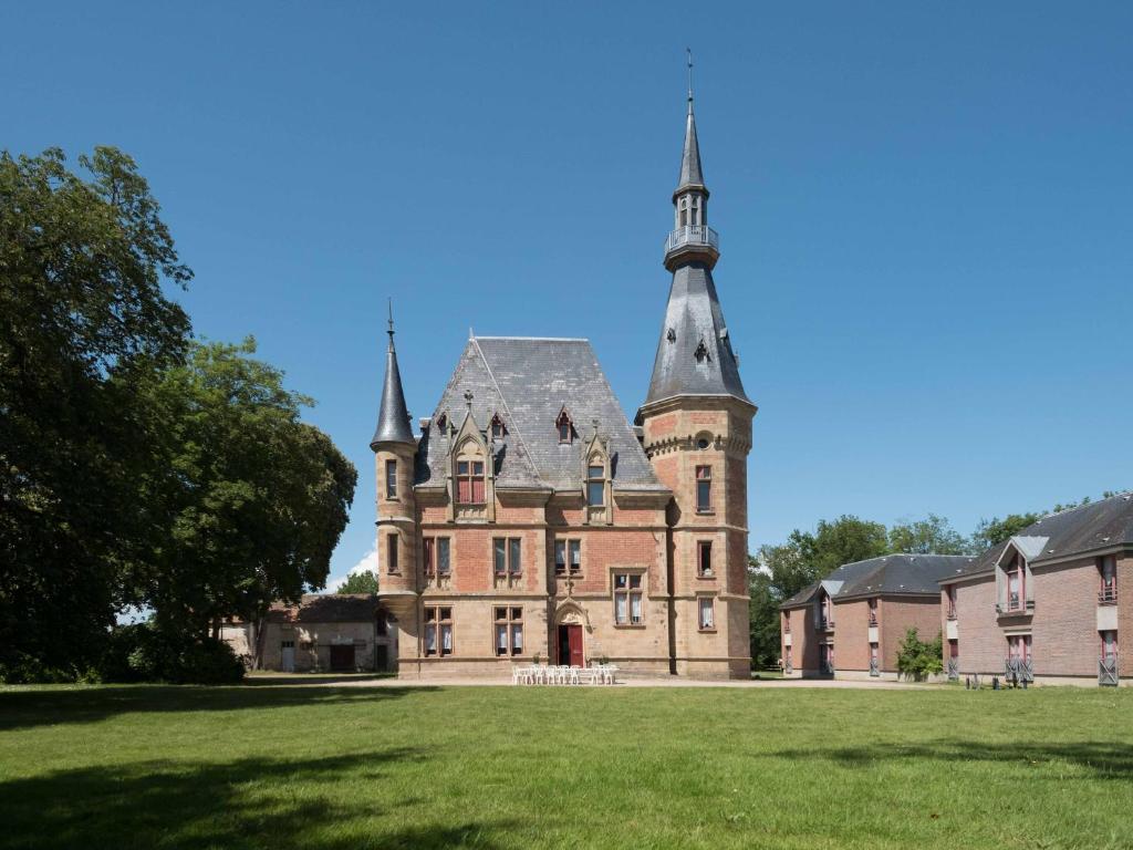 Maison d'hôtes Château de Petit Bois 7 rue de petit bois, 03430 Cosne-dʼAllier