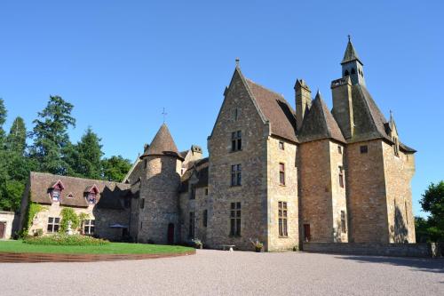 Château de Peufeilhoux Vallon-en-Sully france