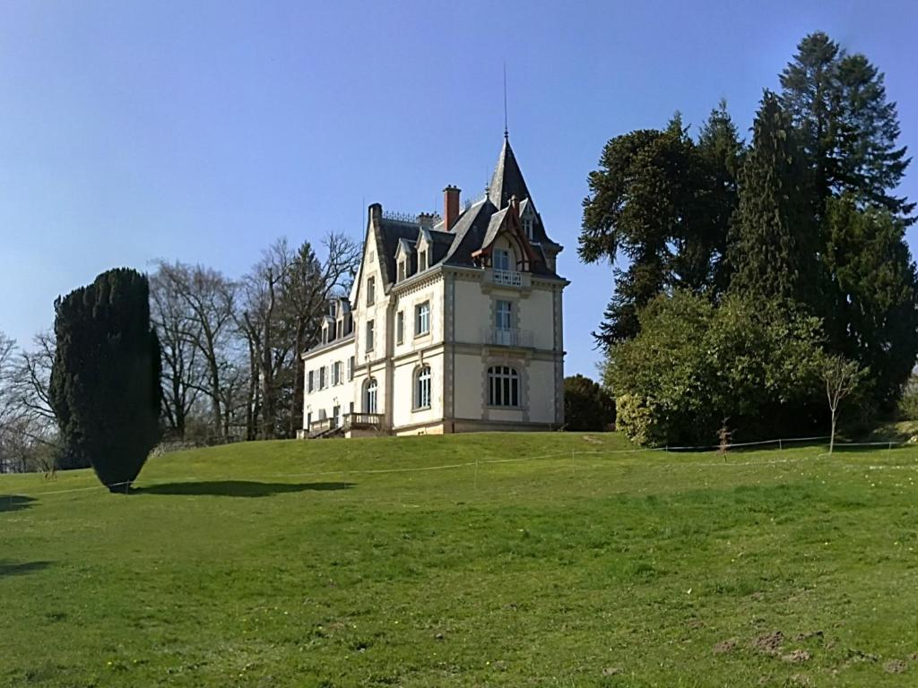 B&B / Chambre d'hôtes Château de Saint-Antoine 22, Avenue de la Maison Rouge, 87270 Bonnac-la-Côte