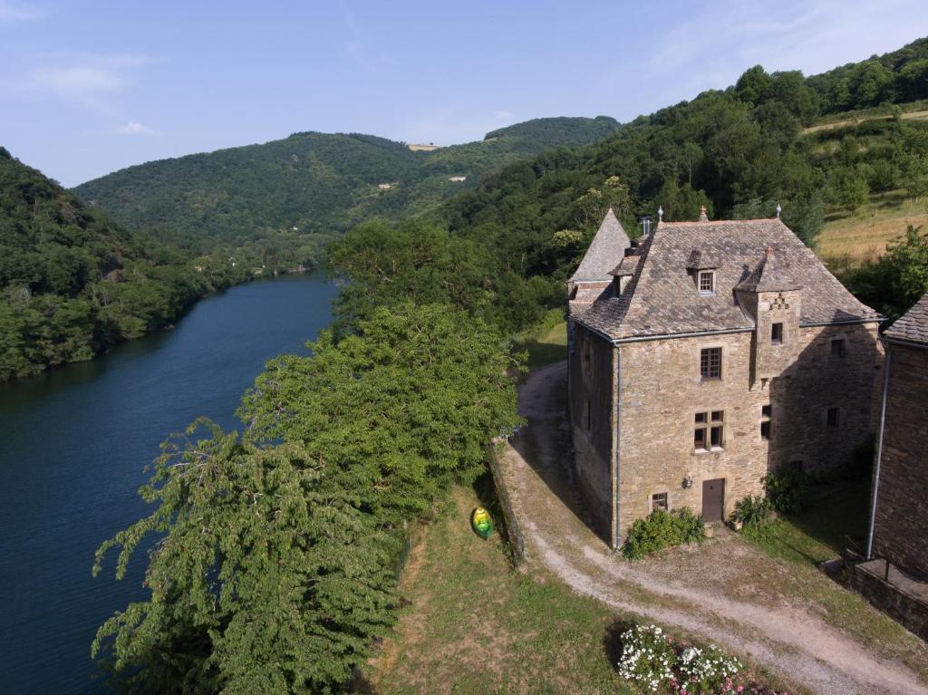 Appartements Château de Salamon - plage privée Salamon, 12170 Réquista