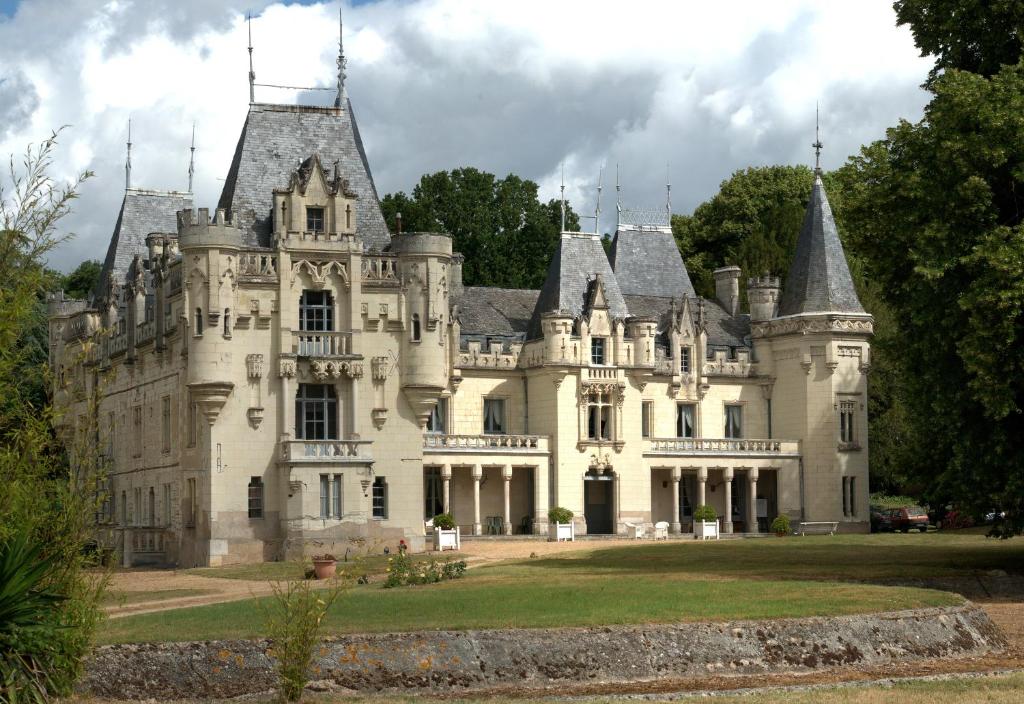 Maisons de vacances Chateau de Salvert - Gites Salvert, 49680 Neuillé