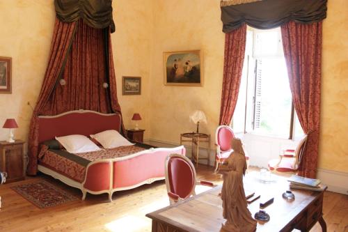 B&B / Chambre d'hôtes Château de Ternay 9 rue du Château Ternay