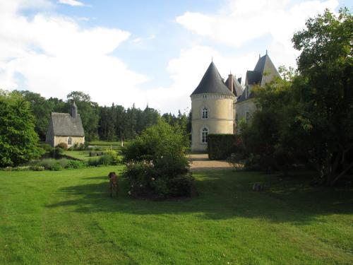 B&B / Chambre d'hôtes Château de Vaulogé Château de Vaulogé Fercé-sur-Sarthe