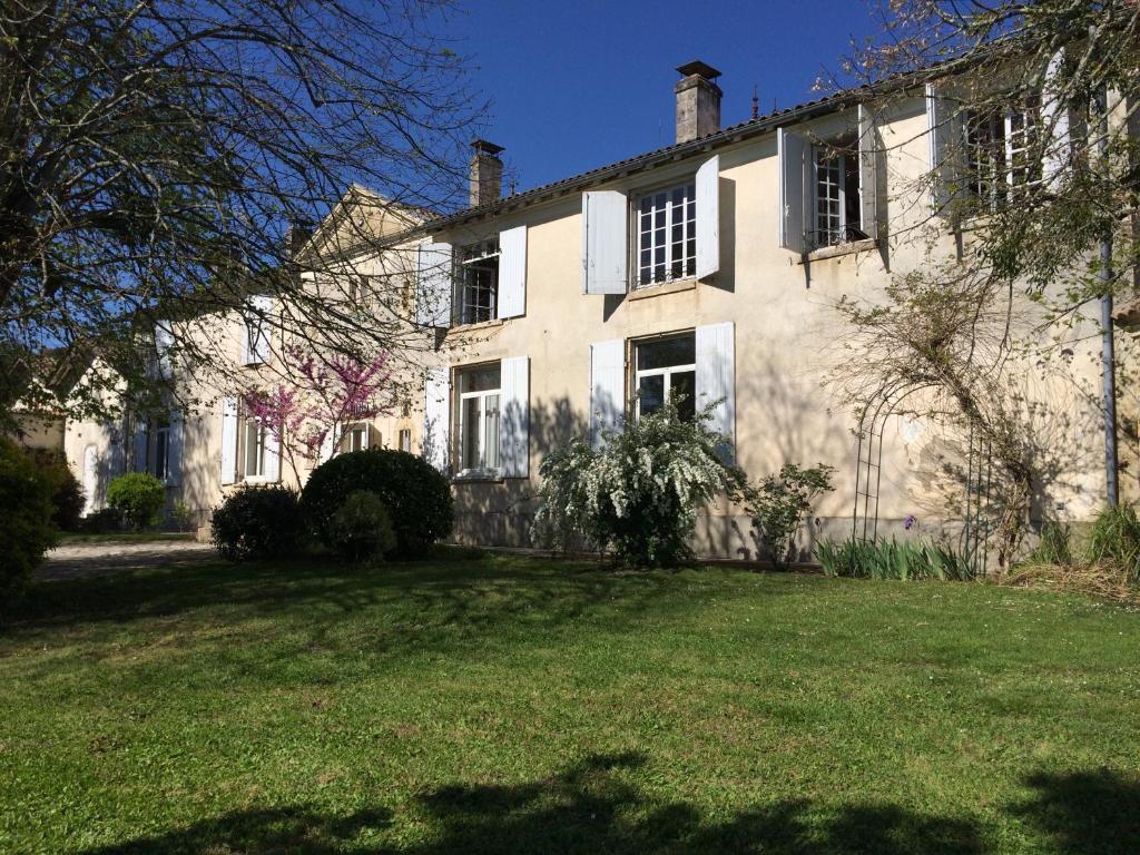 Maison de vacances Château de Vertheuil 1 le Cros Château de Vertheuil, 33410 Sainte-Croix-du-Mont