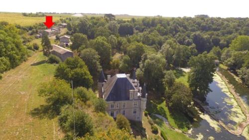 Château des Loups - Les Cèdres Bleus Échiré france