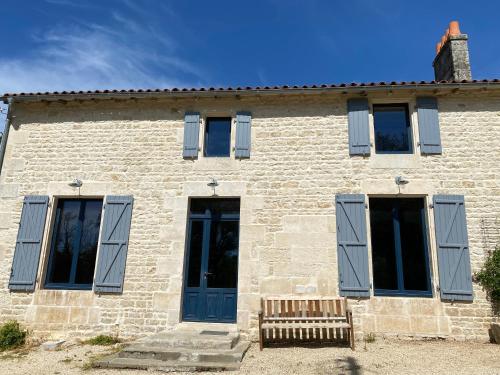 Château des Loups - Les Pommiers Échiré france