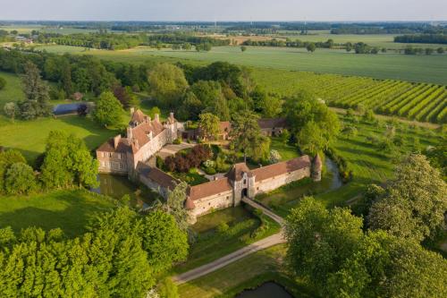 B&B / Chambre d'hôtes Chateau du Blanc Buisson 5 route du chateau chateau du blanc buisson Saint-Pierre-du-Mesnil