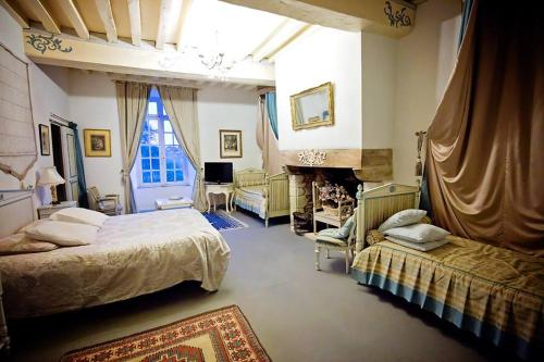 B&B / Chambre d'hôtes Château Du Bois Glaume Château Du Bois Glaume Poligné