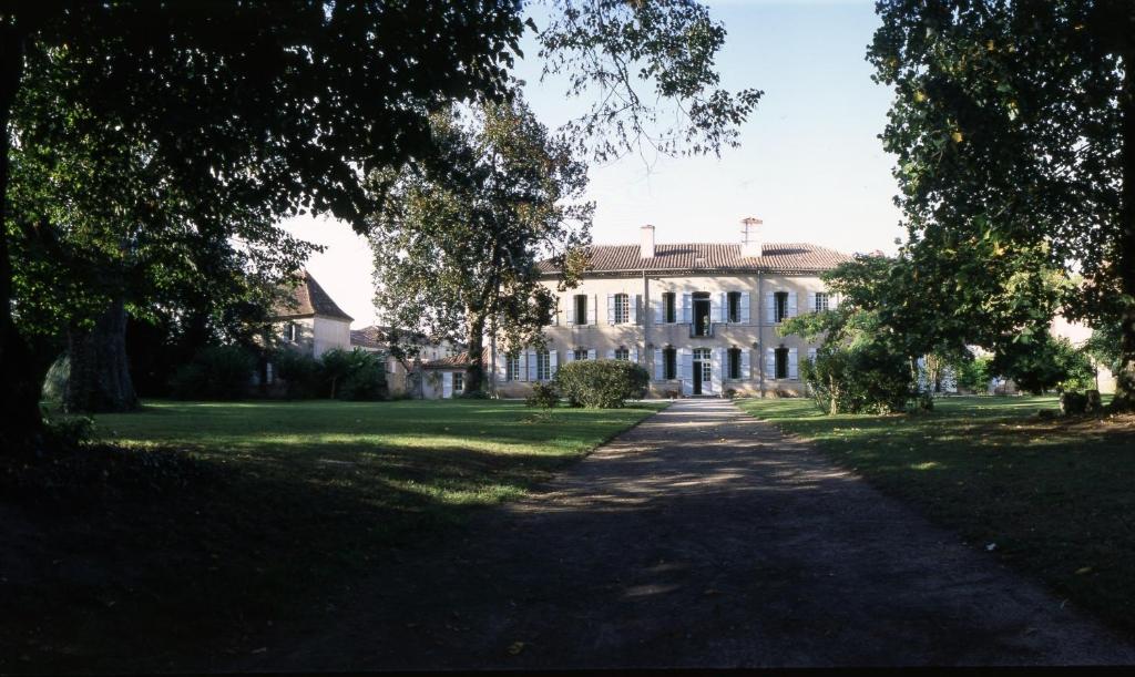 Maison d'hôtes Château du Prada Route de Cazaubon, 40240 Labastide-dʼArmagnac