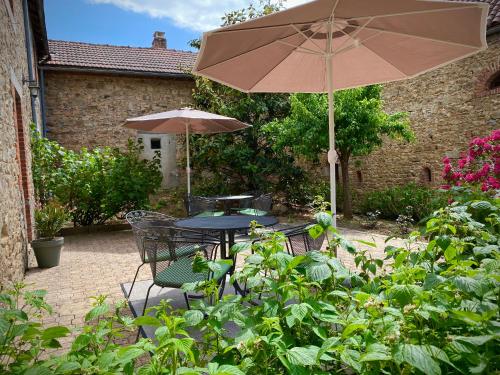 Maisons de vacances Château du Tirondet Le Tirondet Sannat