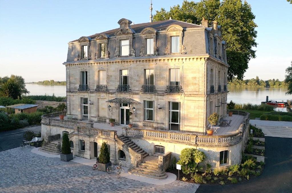 Hôtel Château Grattequina Hôtel 50 Avenue de Labarde, 33290 Blanquefort