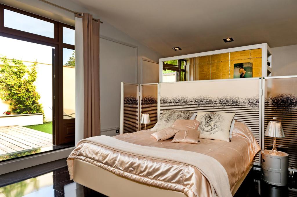B&B / Chambre d'hôtes Chateau La Mothe du Barry 2 Les Arromans, 33420 Moulon-sur-Dordogne