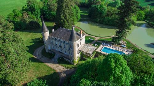 B&B / Chambre d'hôtes Château Les Vallées Château les Vallées Tournon-Saint-Pierre