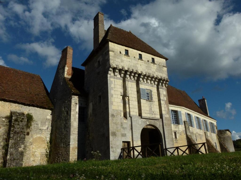 Maisons de vacances Chateau-Monastère de La Corroirie Road of Loches at 4km de Montrésor  (RD 760), 37460 Montrésor