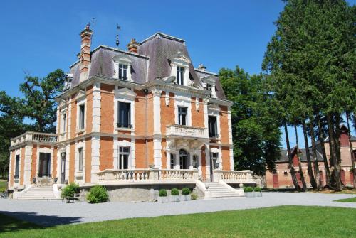 B&B / Chambre d'hôtes Chateau Sourliavoux, appartement en chambres d'hôtes Lieu-dit Sourliavoux 2 (Chateau) Vallières