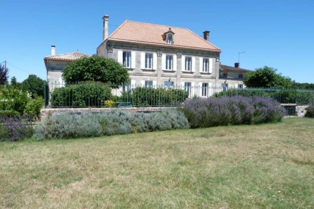 Maison de vacances Château viticole du 19ème siècle 1 La Baronnerie, 33620 Cézac