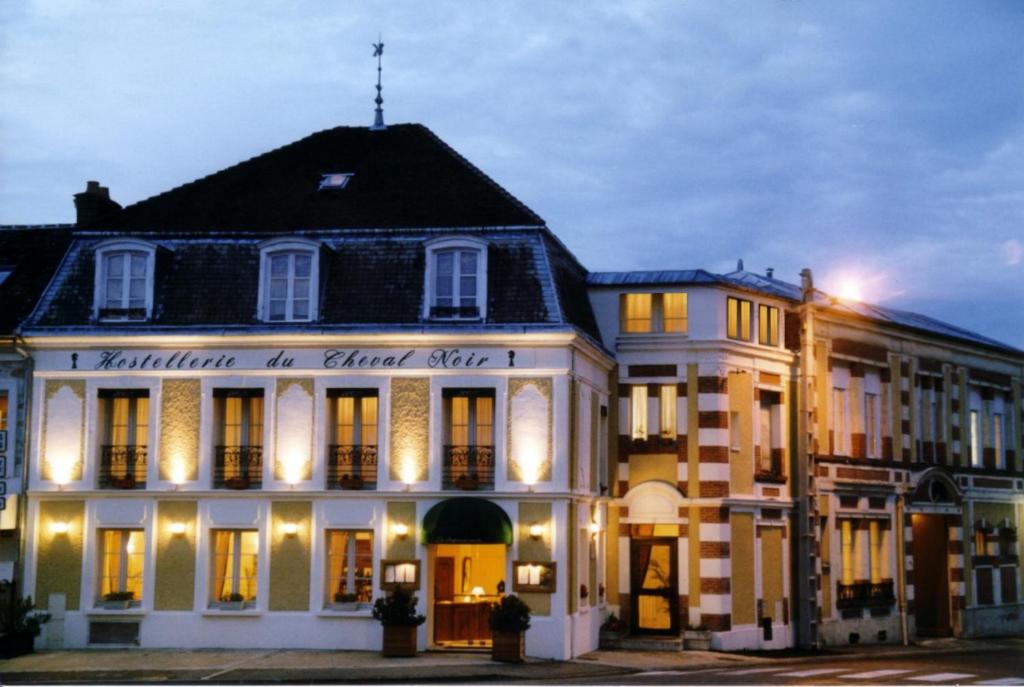 Hôtel Châteaux et Demeures Hôtels Le Cheval Noir 47, Avenue Jean Jaurès, 77250 Moret-sur-Loing