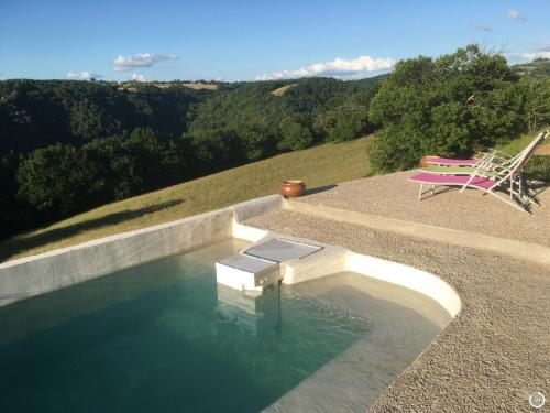 Chez Alice,simplicité et petite piscine Mirandol-Bourgnounac france