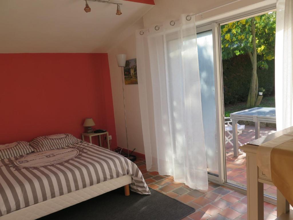 B&B / Chambre d'hôtes chez Annick 7 Allée de Courtanvaux, 72200 La Flèche