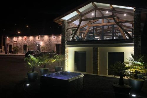 Villa Chez Bascans Corps de ferme rénové avec jacuzzi et piscines 2 bassins Escourtats Villeneuve-Lécussan