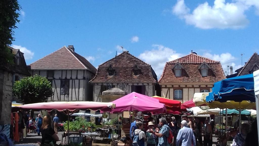 Maison d'hôtes Chez Claire Lieu Dit Larraufie, 46400 Latouille-Lentillac