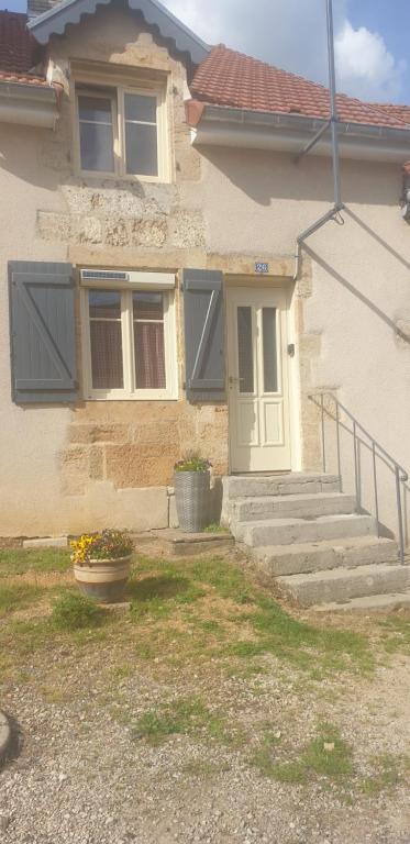 Maison de vacances Chez Émile logement entier 2 chambres jardin privé 26 Grande rue 52200 humes Jorquenay, 52200 Humes