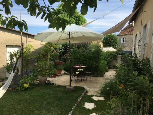 Chez Fred avec vue sur le Château Angles-sur-lʼAnglin france