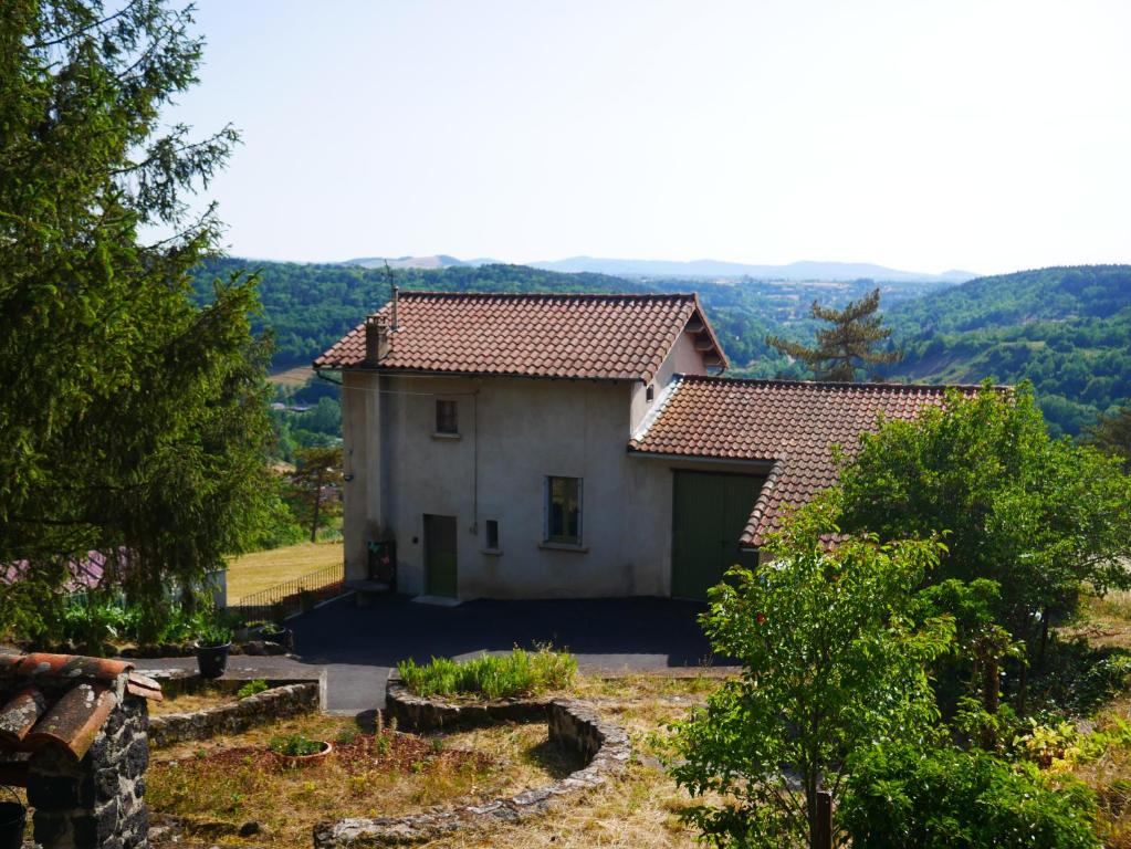 Maison de vacances CHEZ GRAND MAMIE 14 ROUTE DE LA RIBEYRE, 43000 Polignac