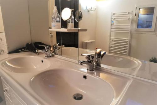 Appartements CHEZ INES - Un lieu de vie en Arbois 2 à 14 personnes 13 Rue Gillois Arbois