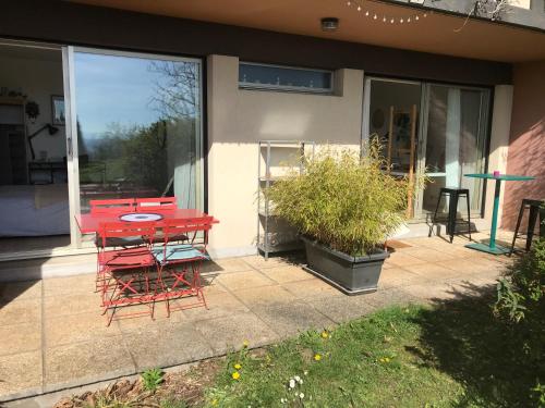 Chez Isa, espace prive, 1ou 2 chambres, terrasse et jardin, entrée autonome Ceyrat france