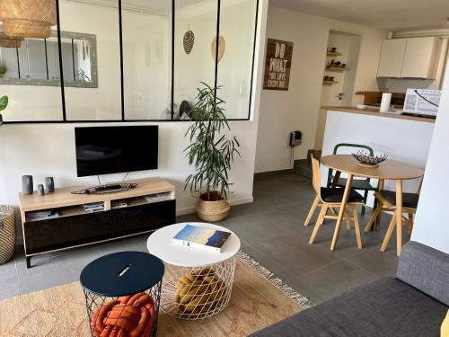 Chez Isa, loft 55m2, jardin, vue, parking, entrée autonome Ceyrat france