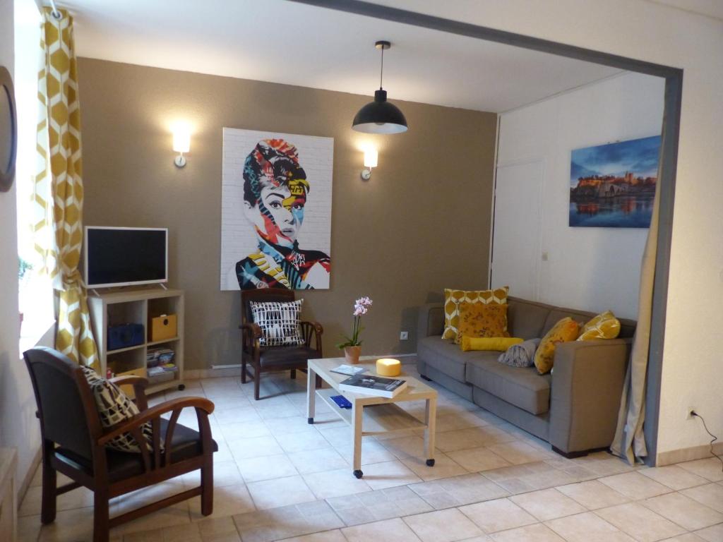 Maison de vacances Chez Jean - Newly renovated air-conditioned flat at the foot of the ramparts, 4 people 32 Rue Longue, 11000 Carcassonne