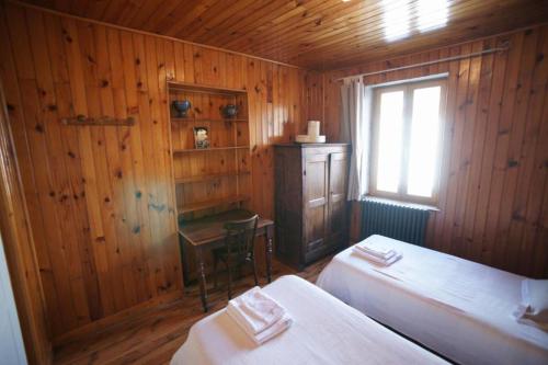 Maison de vacances Chez Jean Pierre - Bedroom in a 17th century house - n 4 rue de la forge Villar-dʼArêne