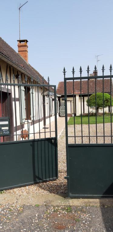 Maison d'hôtes Chez Josie, Gîte et jardin privé, indépendant, calme, parking gratuit, 2 Rue Cauchoise, 27130 Francheville