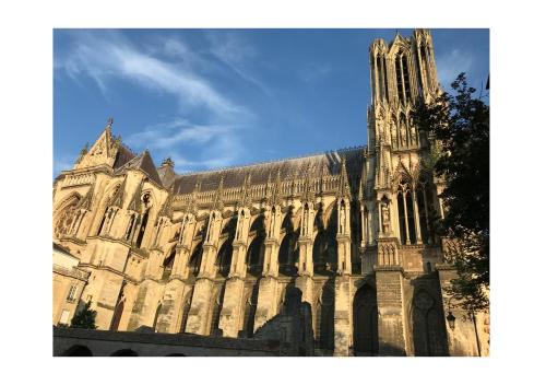 Chez la Rég'- Aux pieds de la cathédrale Reims france