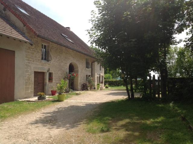 B&B / Chambre d'hôtes Chez Robert et Catherine 10, rue du Château, 39270 Dompierre-sur-Mont