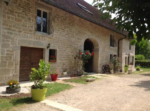 B&B / Chambre d'hôtes Chez Robert et Catherine 10, rue du Château Dompierre-sur-Mont