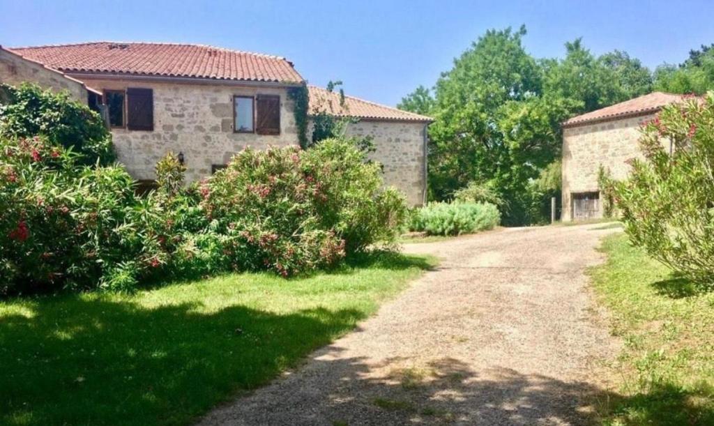 Maison de vacances Chez Sophie - Gîte et Gîte équestre Le Gil, 47130 Clermont-Dessous