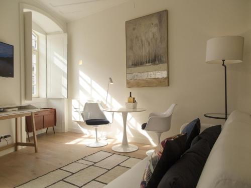 Chiado bright modern apt with ac elevator Lisbonne portugal